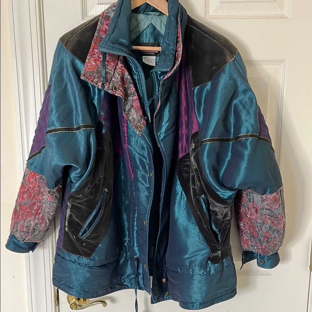 Vintage!! G400 Blue and Purple Puffer Jacket with Color-Blocked Design, 1980’s